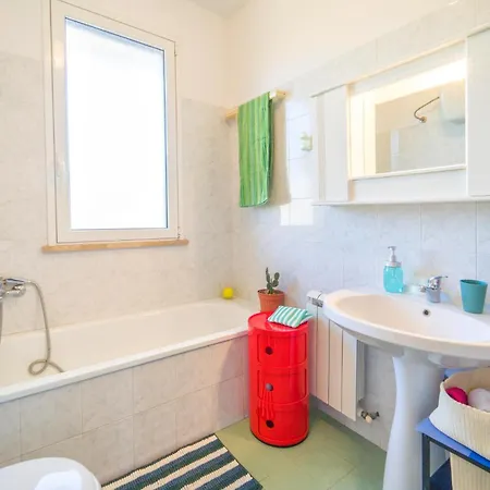 Lovely In Piane Vecchie,lascari With Wifi Holiday home *