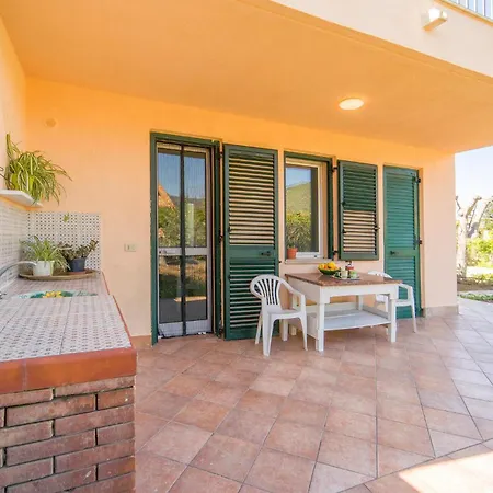 Lovely In Piane Vecchie,lascari *