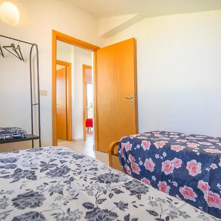 Lovely In Piane Vecchie,lascari